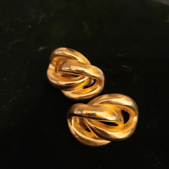 Christian Dior Classic Knot Clip-on Earrings - Picture 2 of 4